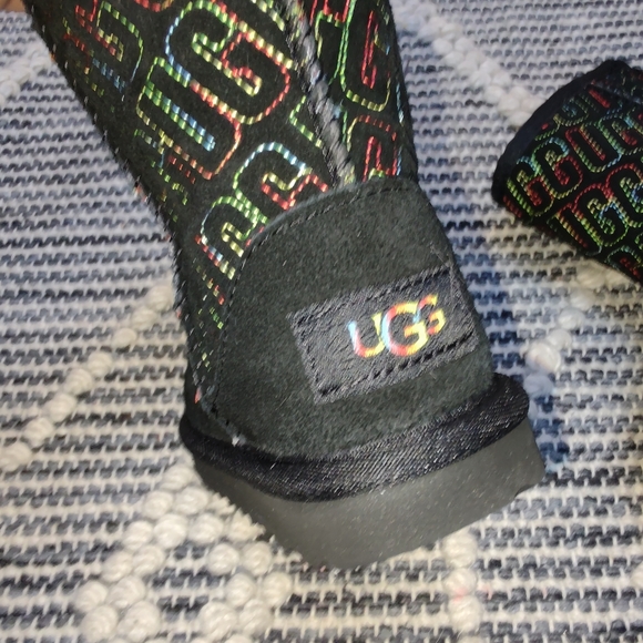 UGG Classic II Graphic Stitch Suede Boot Size 9 kids - Picture 6 of 11
